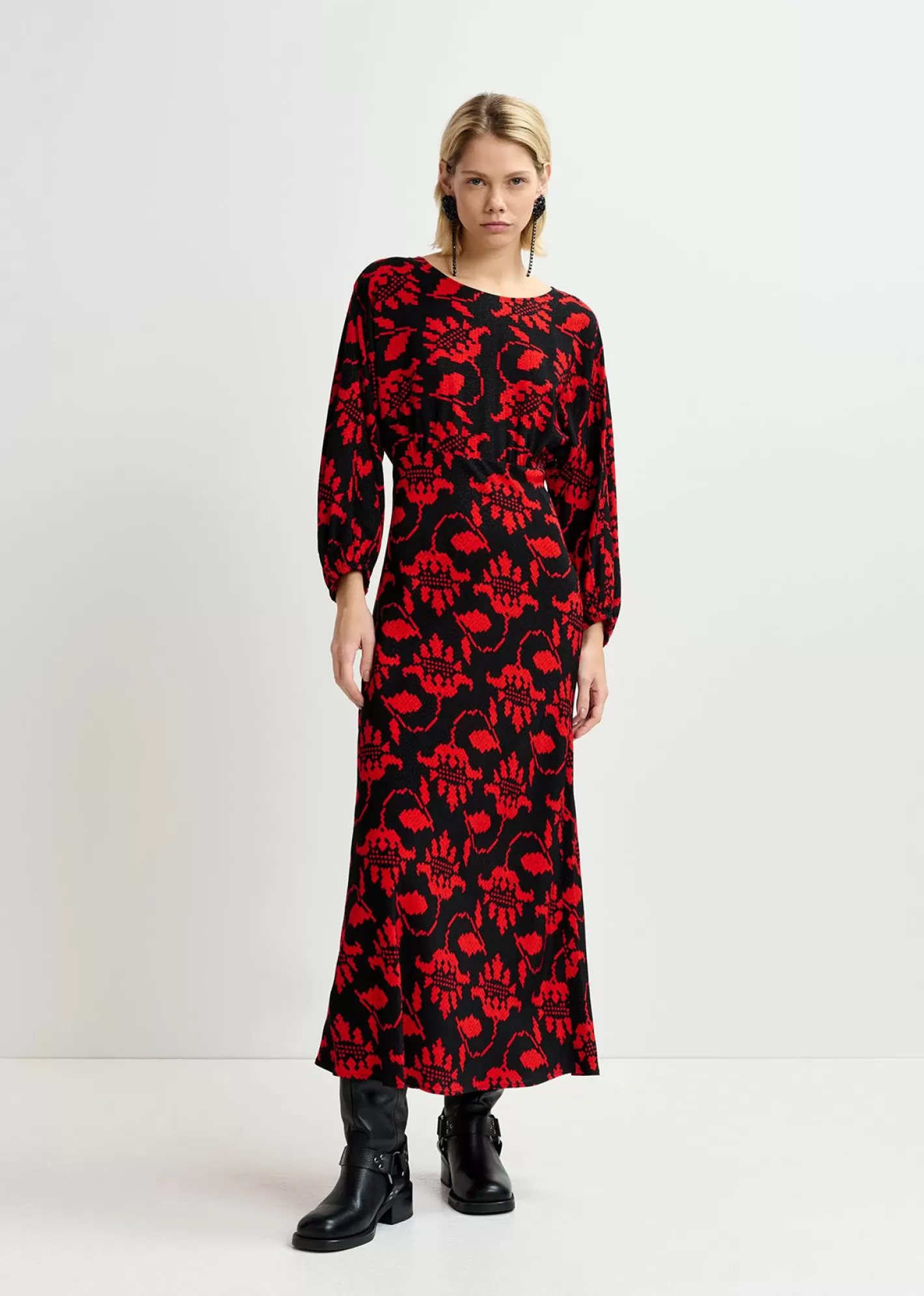 Best Black and red maxi-length dress with floral print Fall 2024 Collection | Prints