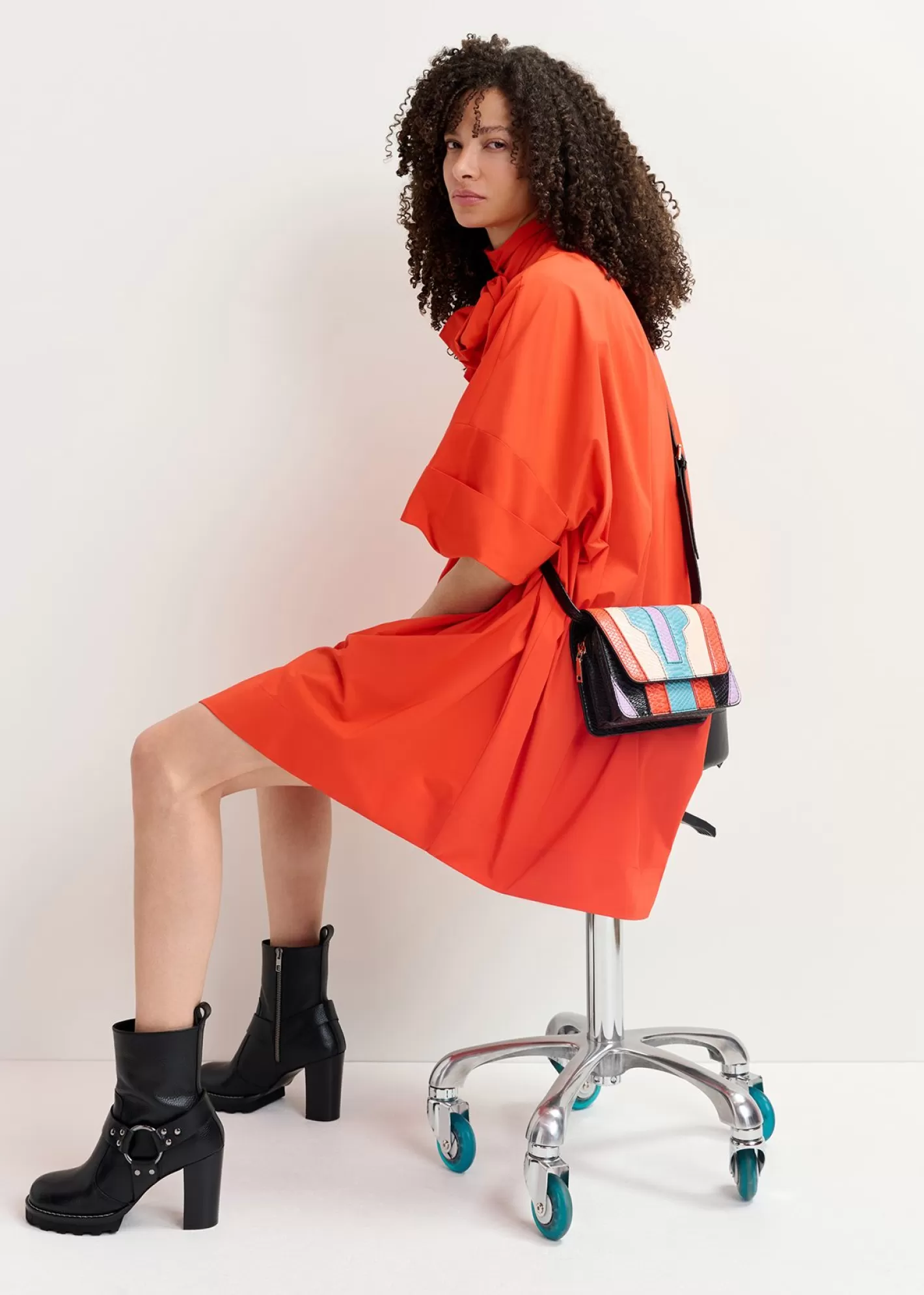 Discount Black, orange and blue snake-effect faux leather shoulder bag Fall 2024 Collection | Bags