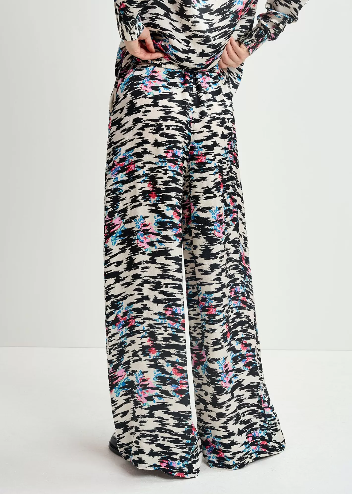 Cheap Black, white and multicolored zebra-print wide-leg pants Prints | Pants & Shorts