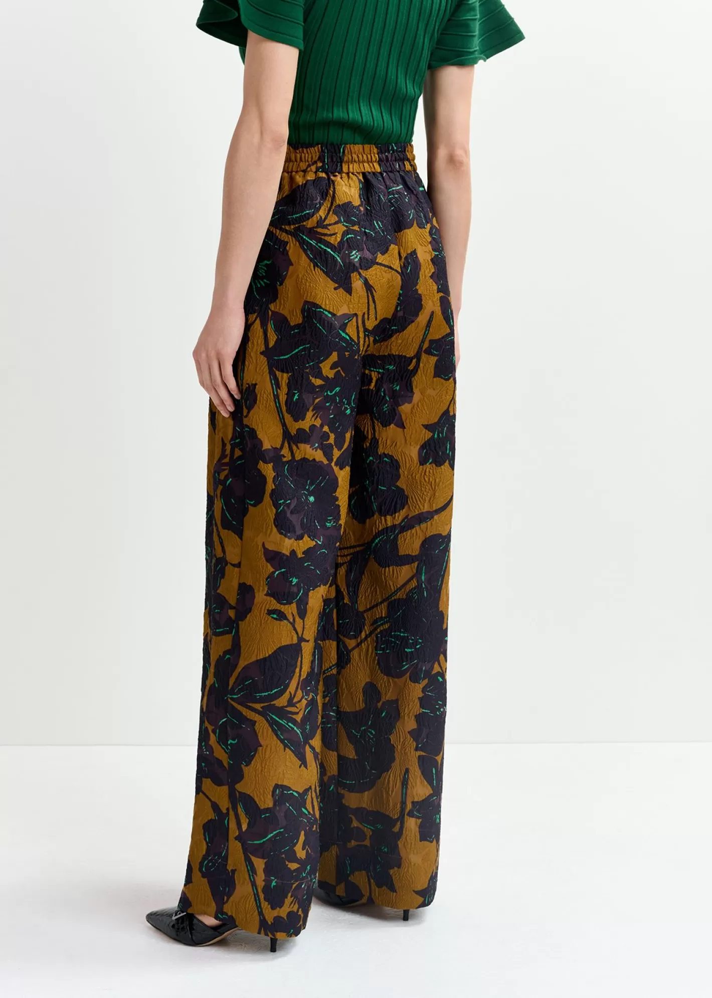 Best Bronze and navy blue wide-leg pants with floral print Fall 2024 Collection | Prints