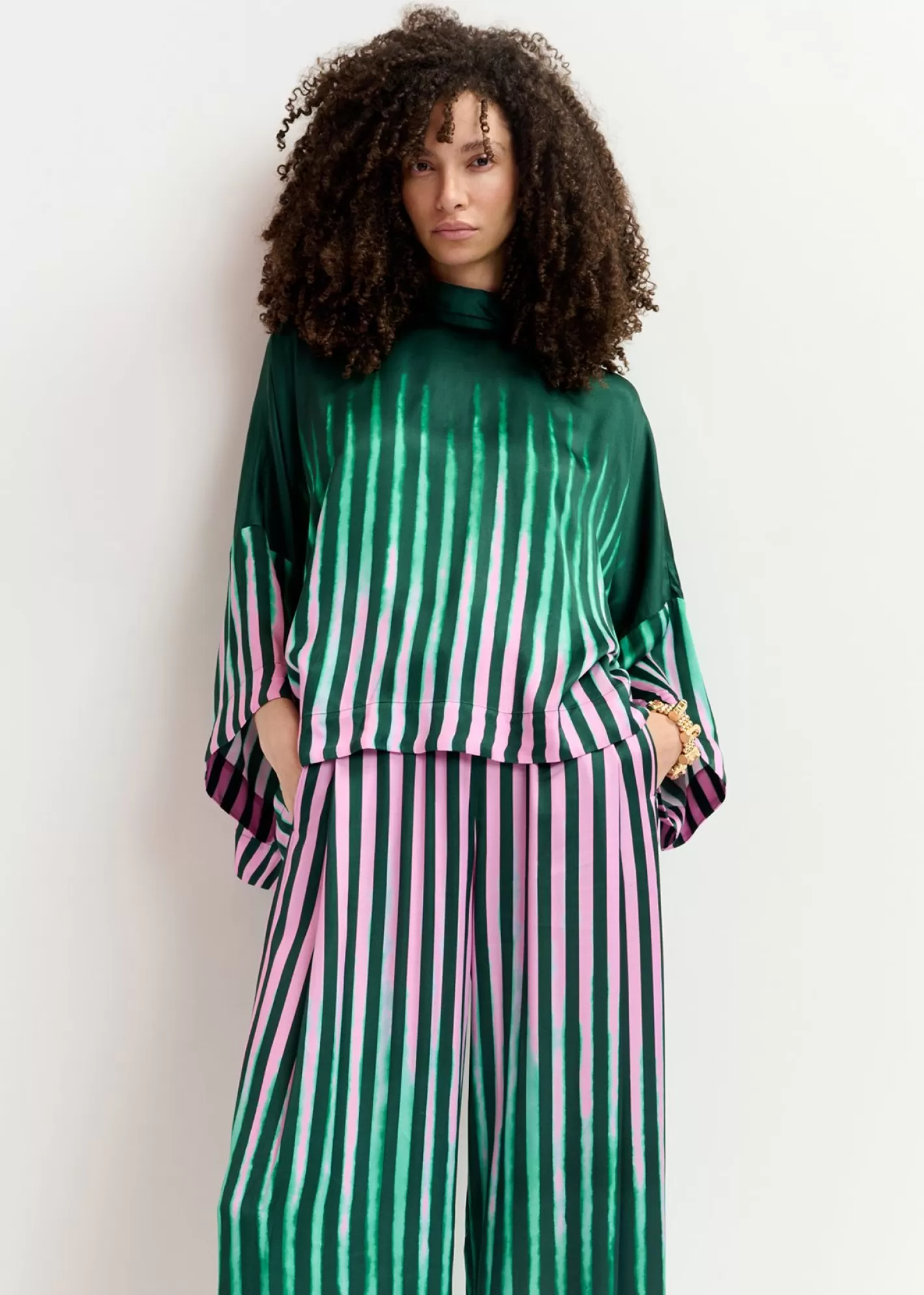 Best Dark green, green and pink oversized top with pussy bow Fall 2024 Collection | Prints