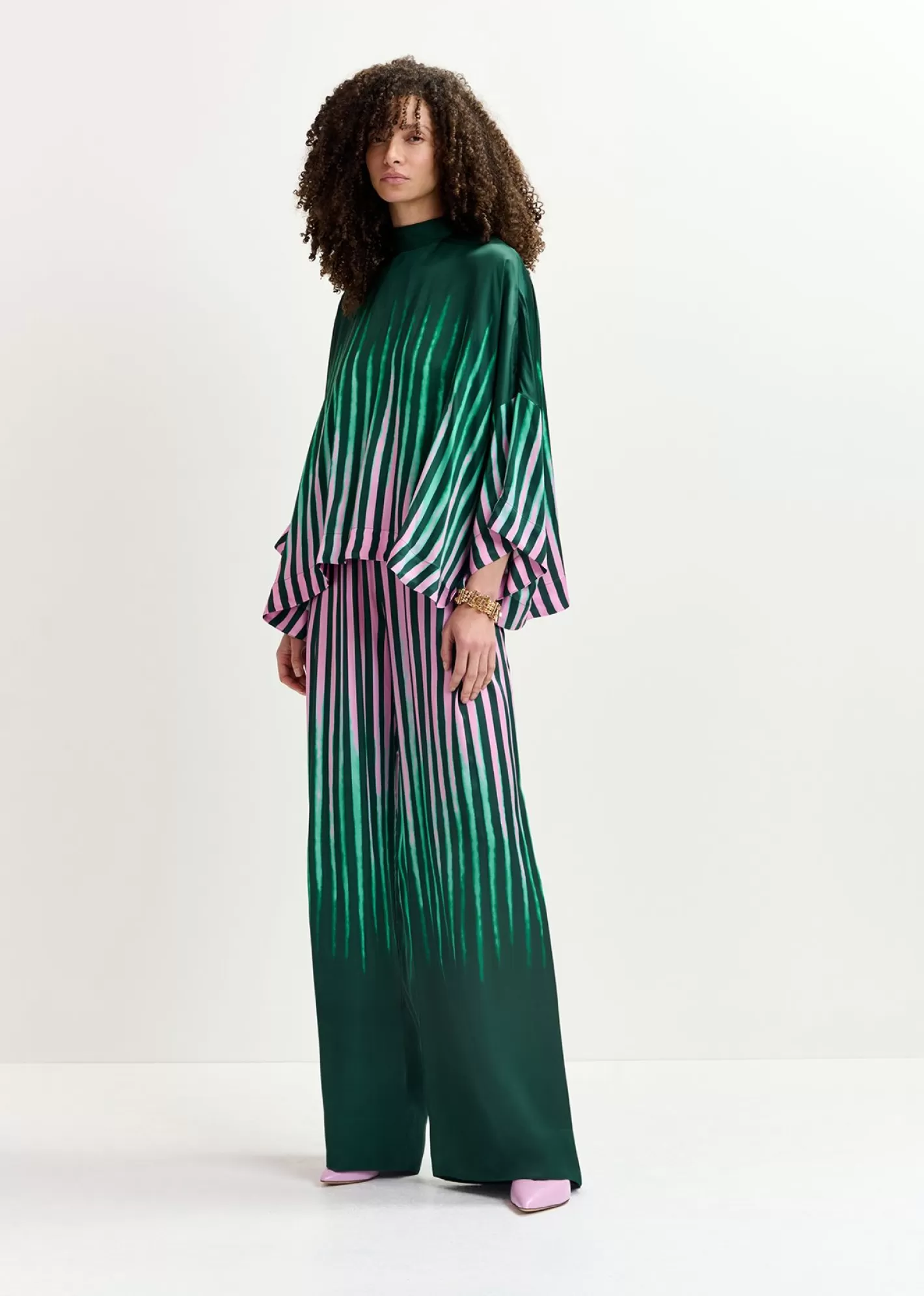 Best Dark green, green and pink oversized top with pussy bow Fall 2024 Collection | Prints