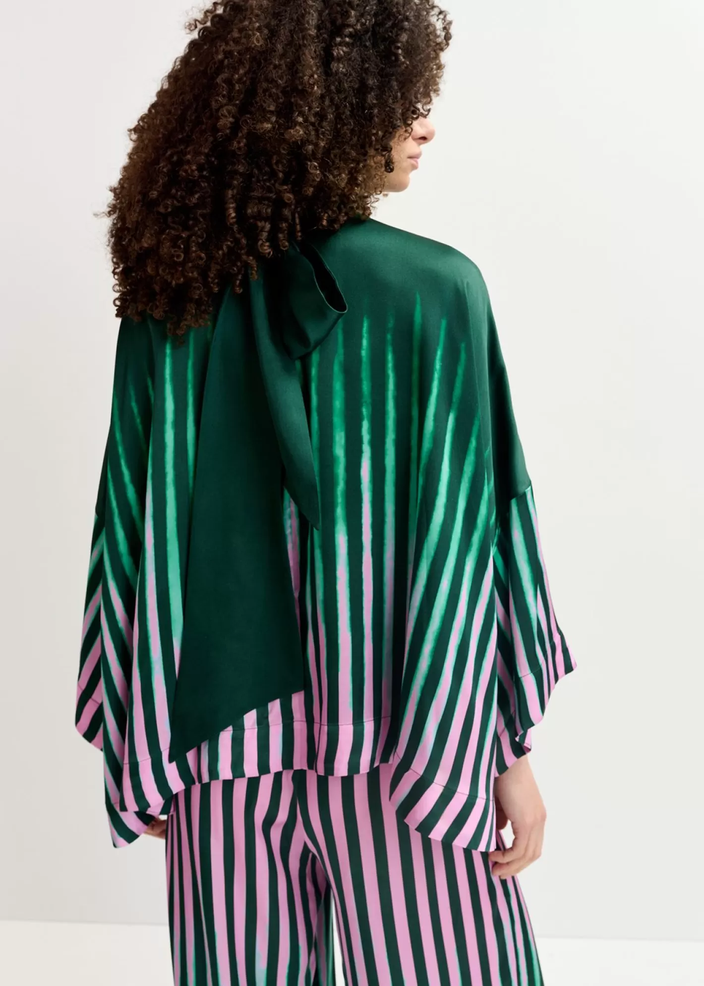 Best Dark green, green and pink oversized top with pussy bow Fall 2024 Collection | Prints