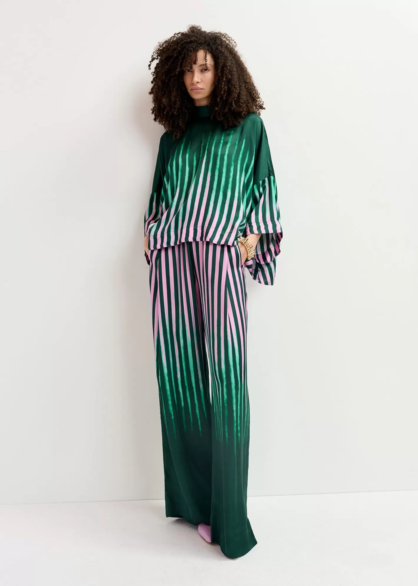 Best Dark green, green and pink oversized top with pussy bow Fall 2024 Collection | Prints