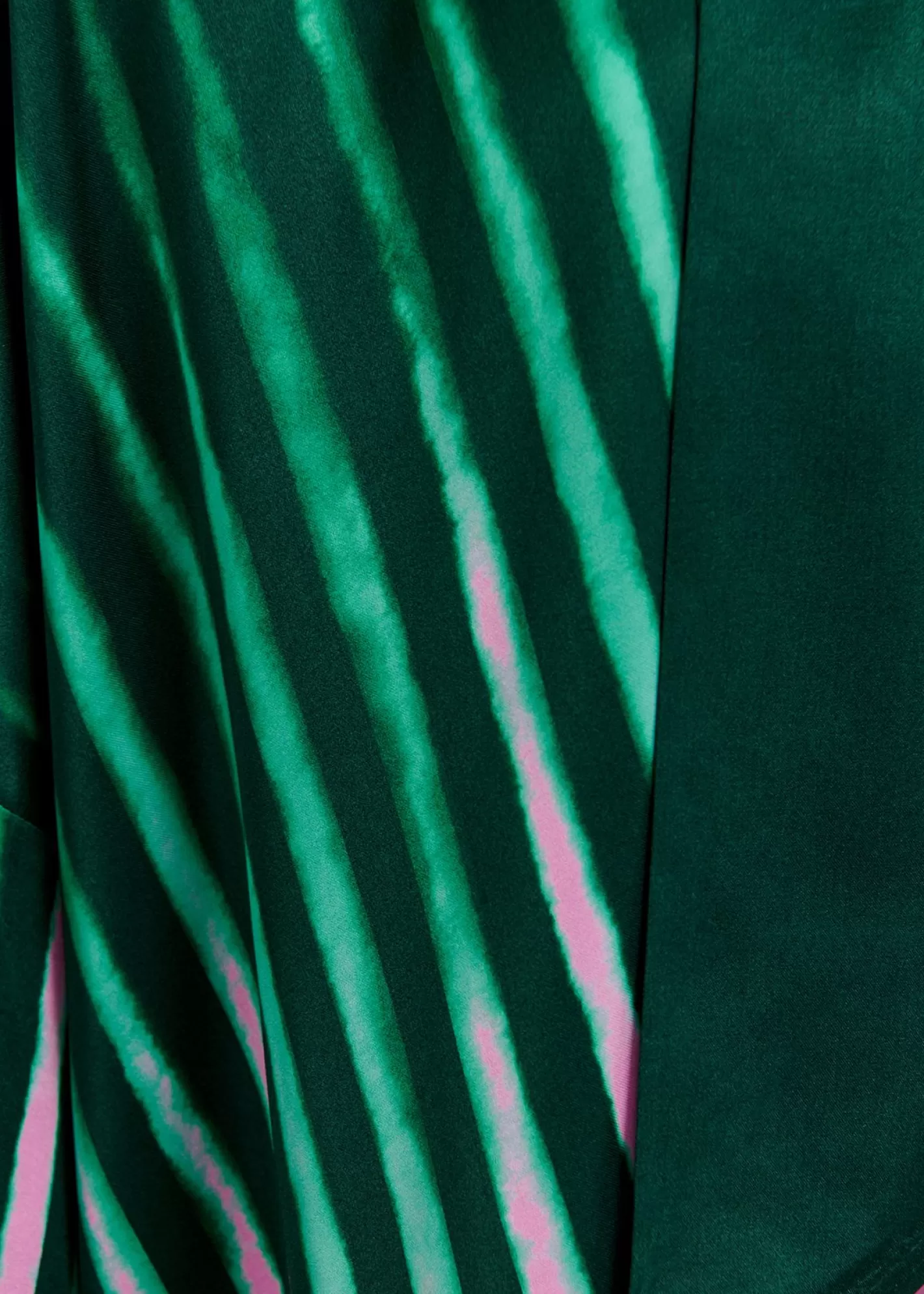 Best Dark green, green and pink oversized top with pussy bow Fall 2024 Collection | Prints