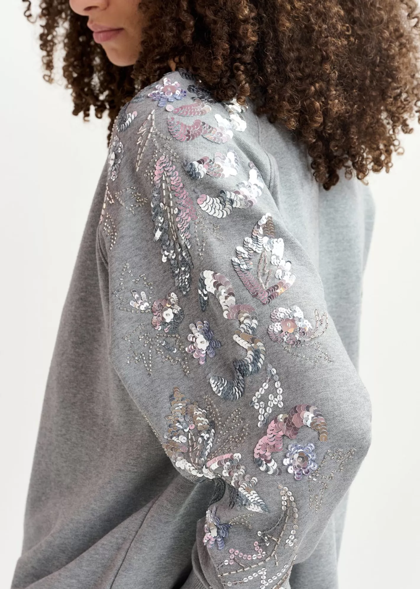 Cheap organic cotton sweatshirt with sequin and bead-embroidered sleeves Fall 2024 Collection | Sweatshirts