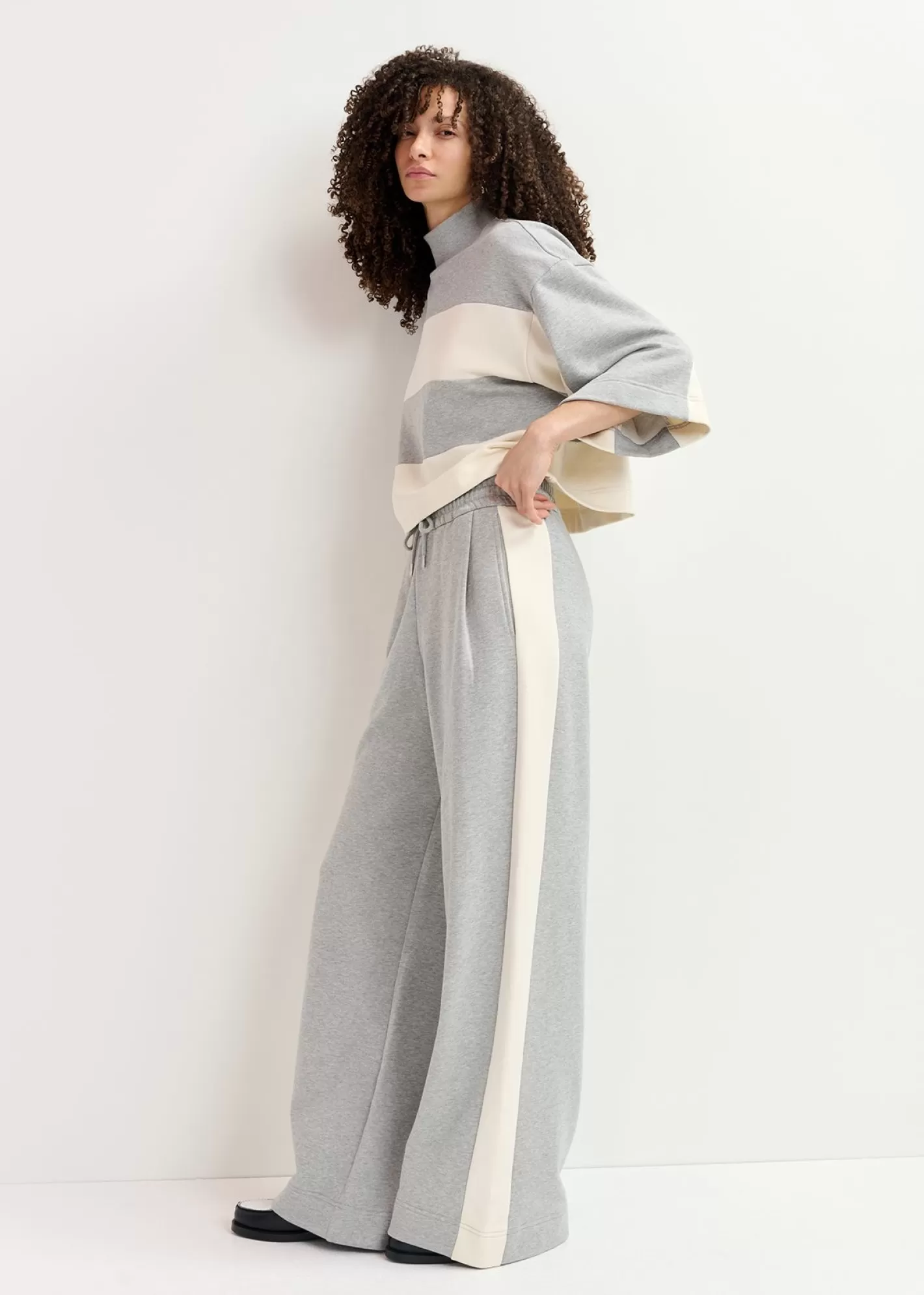 Clearance Grey wide-leg track pants with off-white stripes Fall 2024 Collection | Loungewear