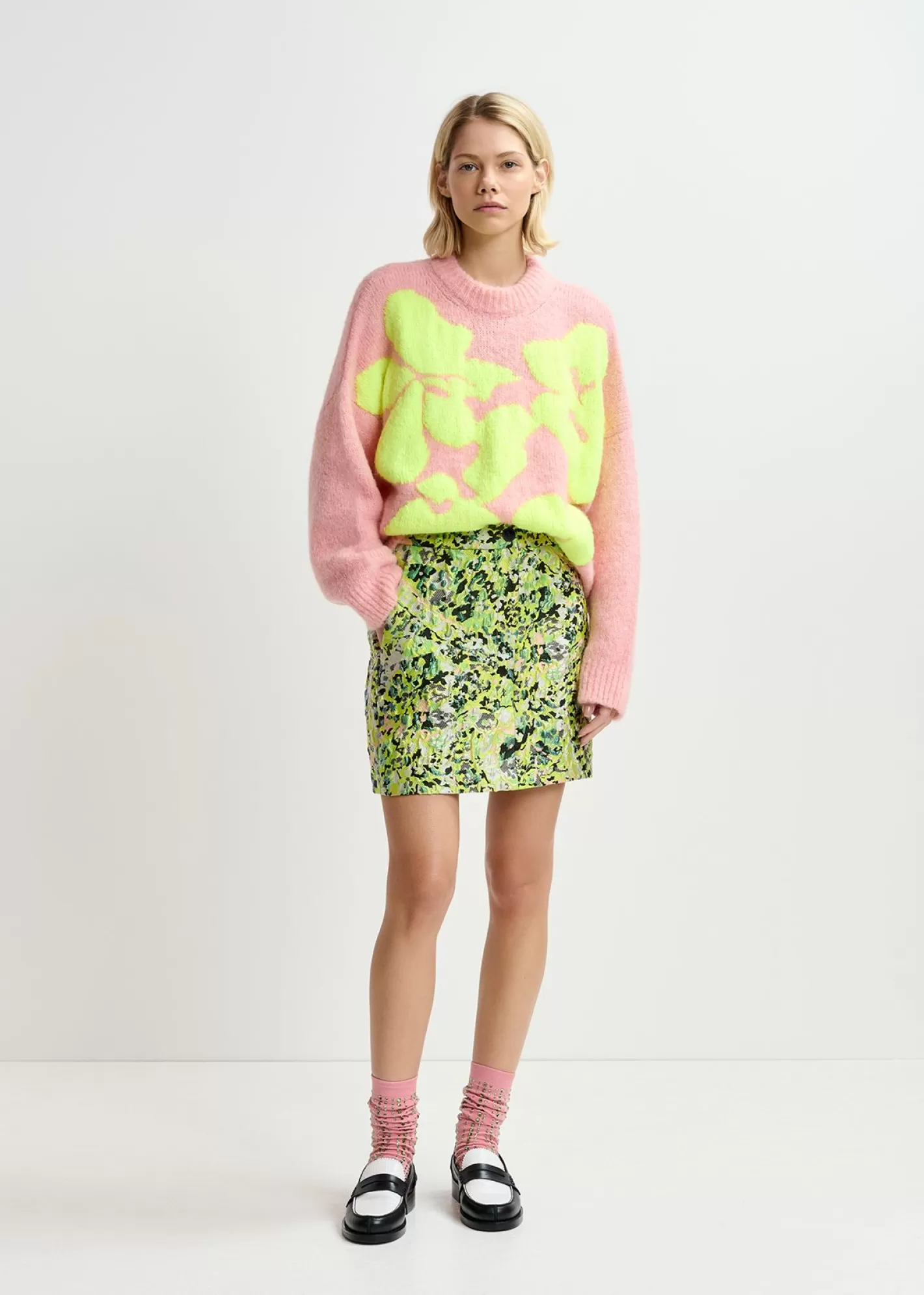 Shop Light pink and neon yellow floral intarsia-knitted sweater Fall 2024 Collection | Sweaters & Cardigans