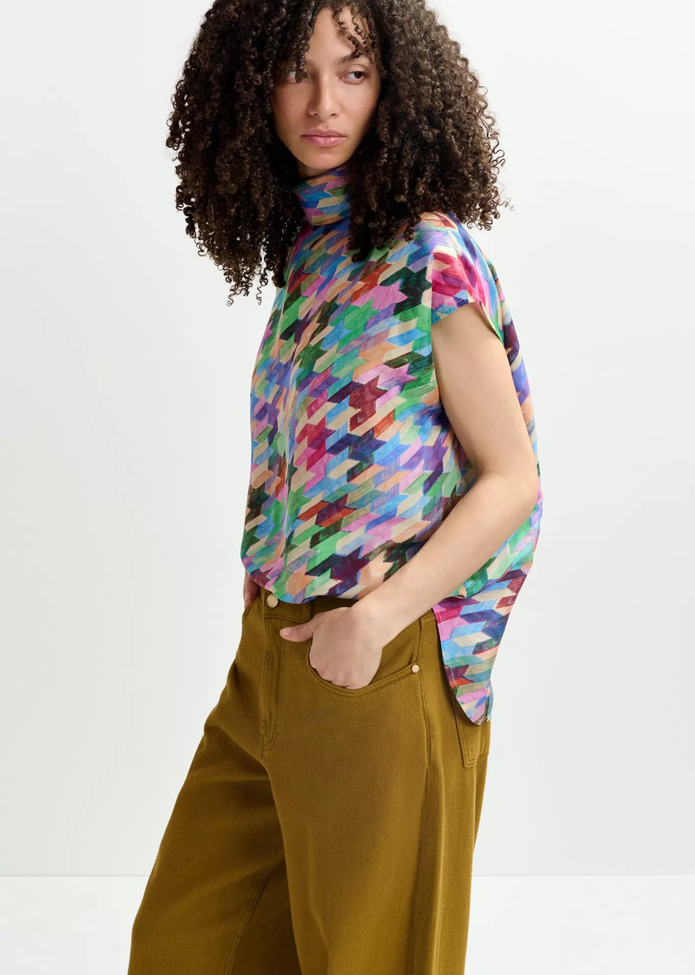 New Multicolor silk top with geometric print Fall 2024 Collection | Prints