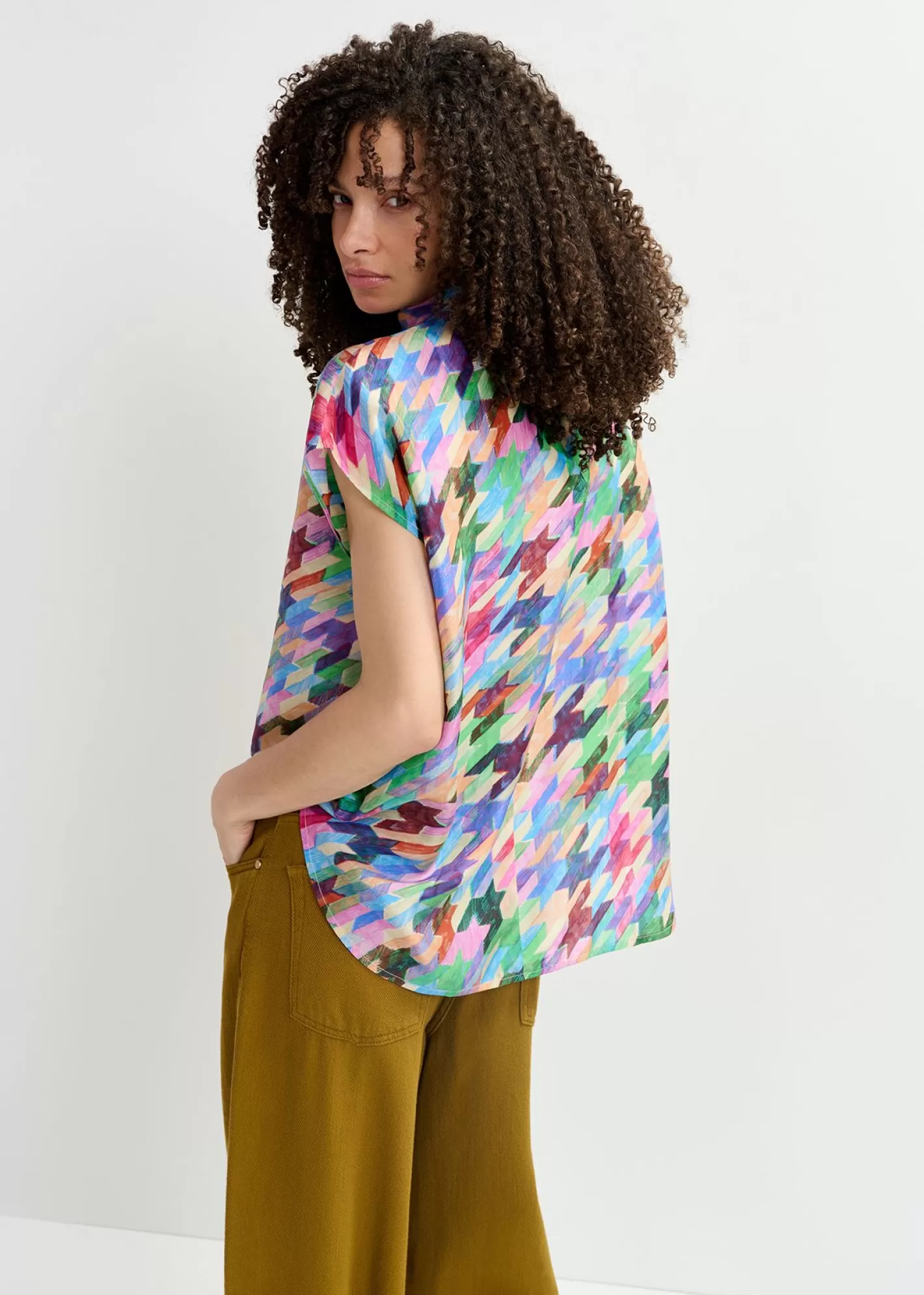 New Multicolor silk top with geometric print Fall 2024 Collection | Prints