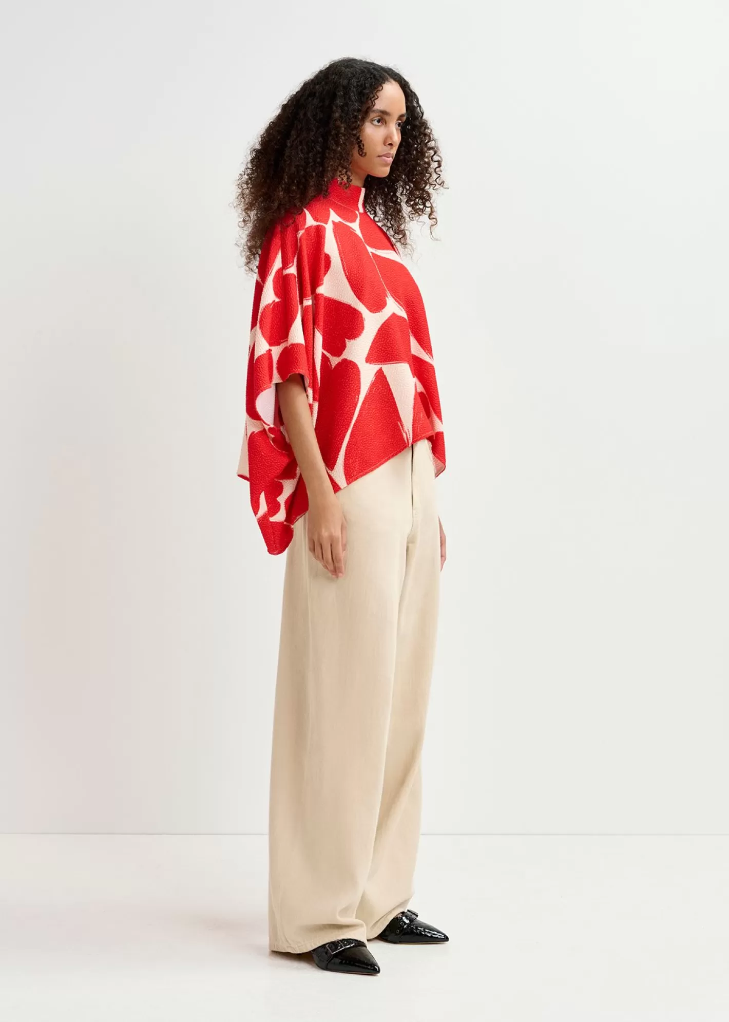 Store Off-white and red oversized top with stand-up collar Fall 2024 Collection | Tops & Blouses