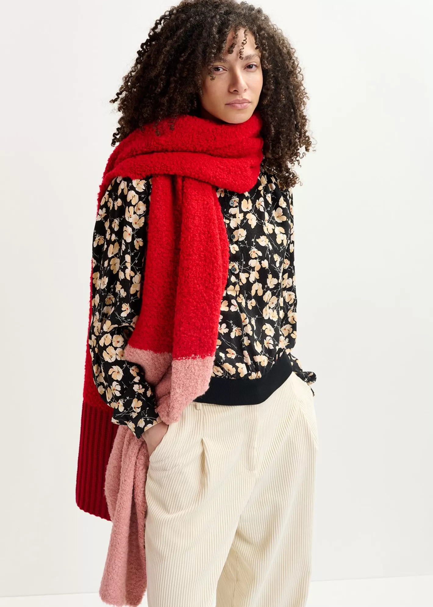 Clearance Red and vintage pink bouclé-knitted scarf Fall 2024 Collection | Scarves