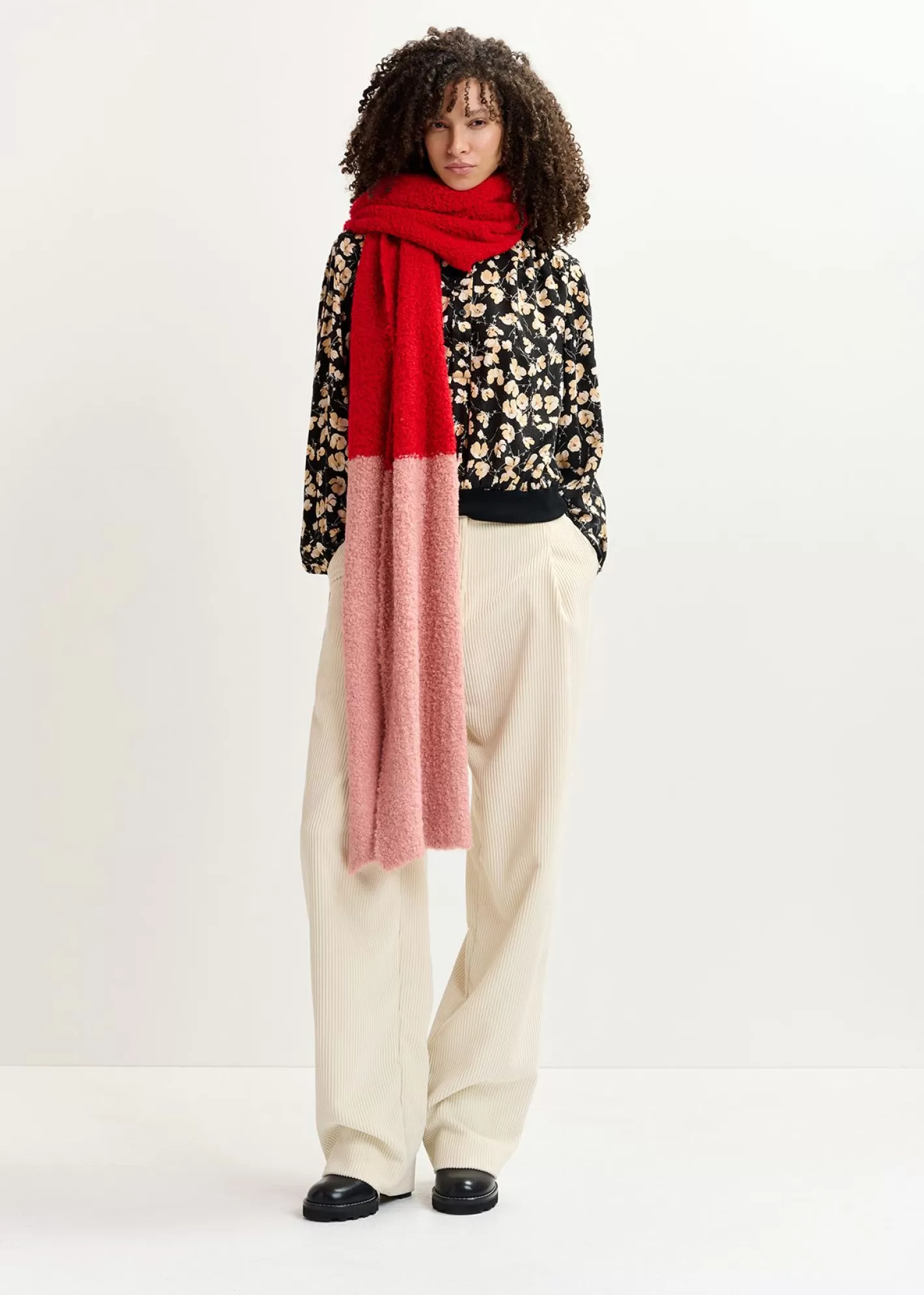 Clearance Red and vintage pink bouclé-knitted scarf Fall 2024 Collection | Scarves