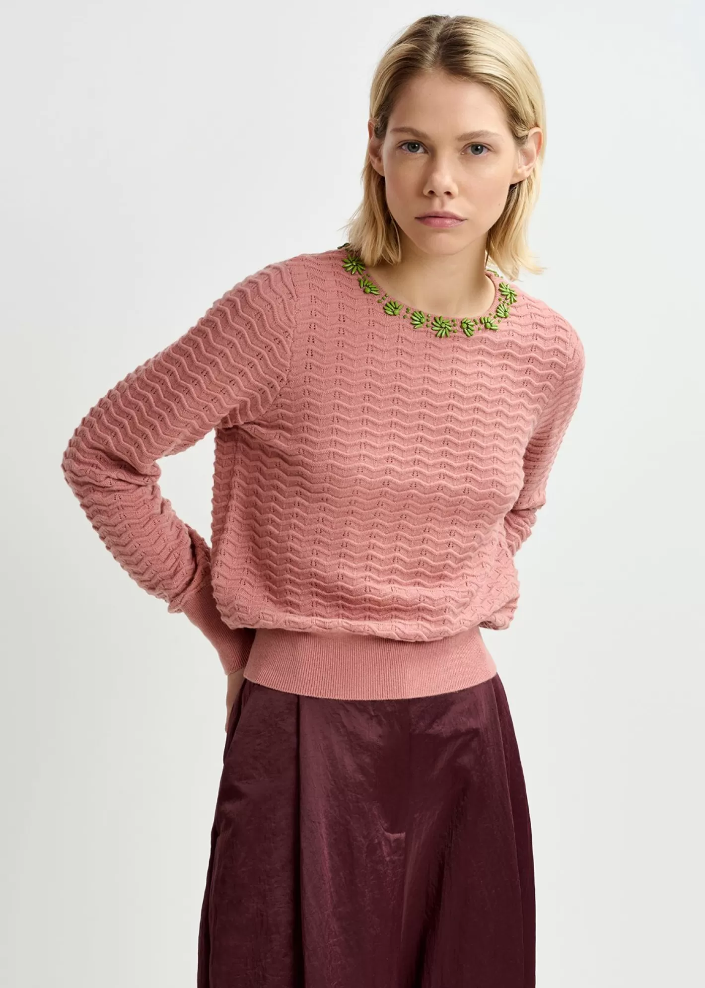 Store Vintage pink knit sweater with embellished neckline Fall 2024 Collection | Sweaters & Cardigans